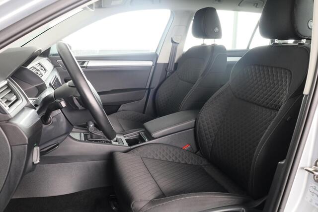 Skoda SUPERB Combi 1.4 TSI iV Business Edition 218PK PHEV | Navigatie | Parkeersensoren | Stoelverwarming | Keyless entry |