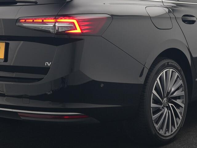 Skoda SUPERB Combi 1.5 TSI Laurin & Klement PHEV 204pk Dealer O.H. | Trekhaak Af Fabriek | Head Up | Adaptive Cruise | 360 Camera | Lederen Comfortzetels Massage & Ventilatie & Memory | Canton Audio | Stuur & Stoelen Verwarmd | Keyless | Blis | CCP!!!