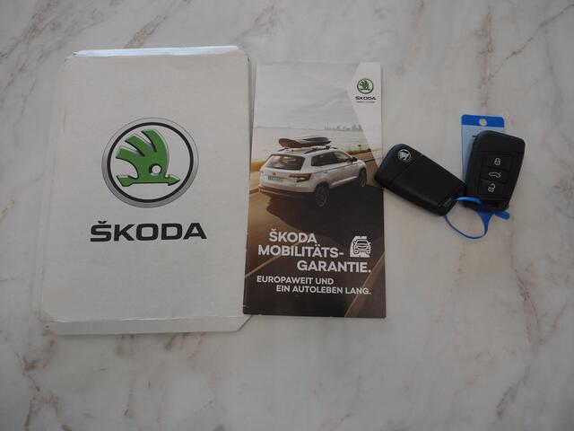 Skoda SUPERB Combi 1.4 TSI iV 218PK | Leder | Trekhaak | Memory | Virtual | Camera | Adaptive Cruise | Carplay