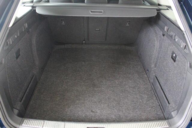 Skoda SUPERB Combi 1.5 TSI ACT Business Edition Navigatie | Stoelverwarming | Trekhaak | el. stoelverstelling