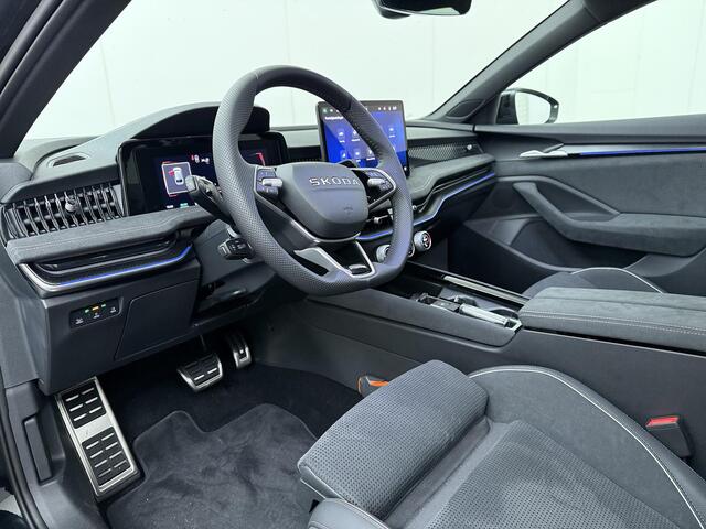 Skoda SUPERB Combi 1.5 TSI PHEV Sportline Business 204 PK | Trekhaak | DCC | Panorama dak | 19" Lichtmetalen velgen |