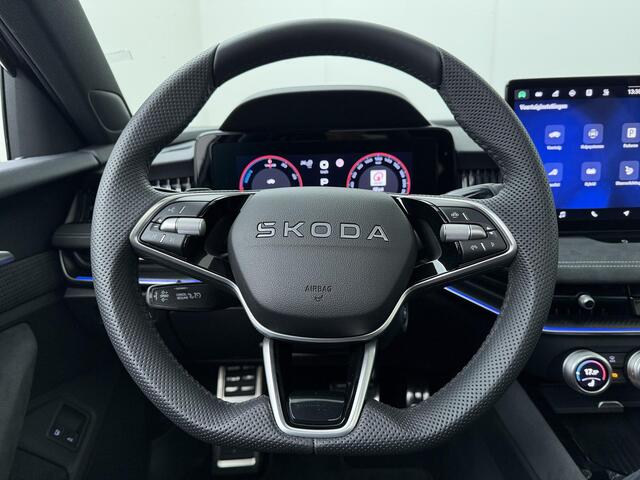 Skoda SUPERB Combi 1.5 TSI PHEV Sportline Business 204 PK | Trekhaak | DCC | Panorama dak | 19" Lichtmetalen velgen |