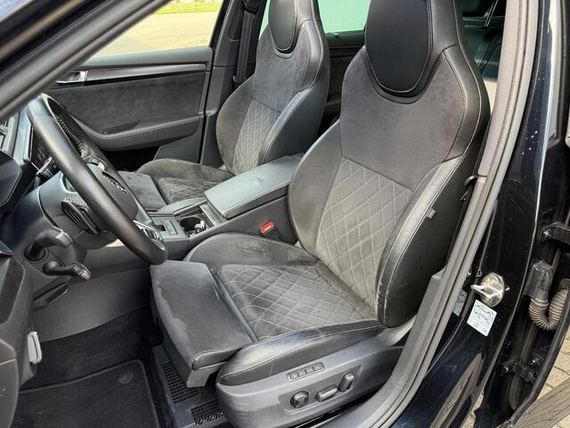 Skoda SUPERB Combi 1.4 TSI iV Business Edition / Adaptieve Cruise Control / Elektrisch schuif/kantel dak / Automaat / Navigatie / Camera / Climate Control / Stoelverwarming / Elektrische stoelen + Geheugen
