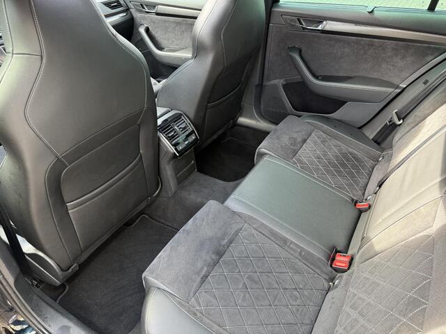 Skoda SUPERB Combi 1.4 TSI iV Business Edition / Adaptieve Cruise Control / Elektrisch schuif/kantel dak / Automaat / Navigatie / Camera / Climate Control / Stoelverwarming / Elektrische stoelen + Geheugen