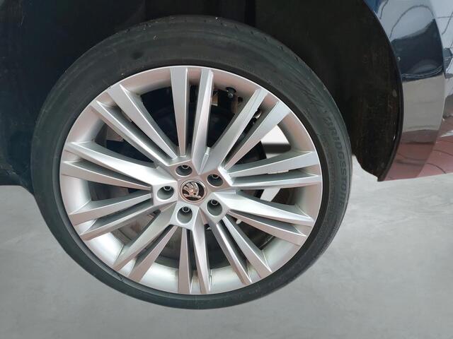 Skoda SUPERB Combi 1.4 TSI iV 218pk PHEV Business / Panoramadak / 19 inch l.m. / Leer-alcantara