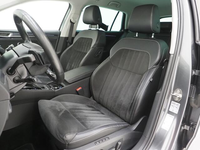 Skoda SUPERB Combi 1.4 TSI iV Style | Leder/Alcantara | Camera | Keyless | Memory | Virtual | Adaptive Cruise | Sfeerlicht