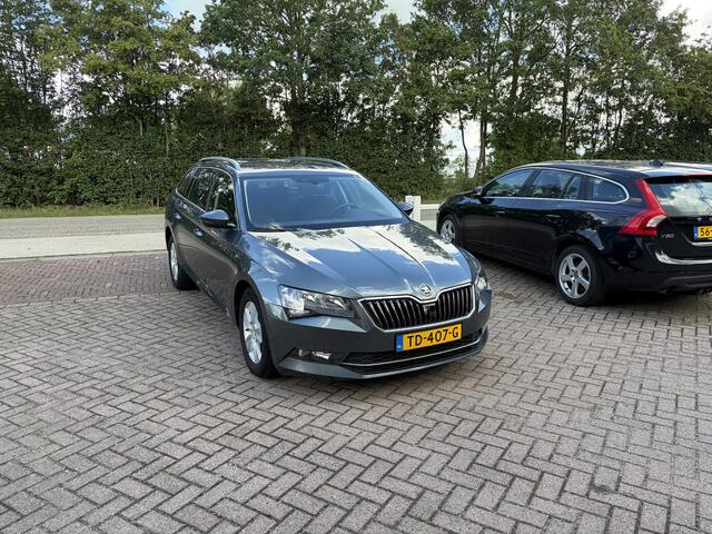 Skoda SUPERB Combi 1.4 TSI Ambition TREKHAAK NAVI CARPLAY CLIMA