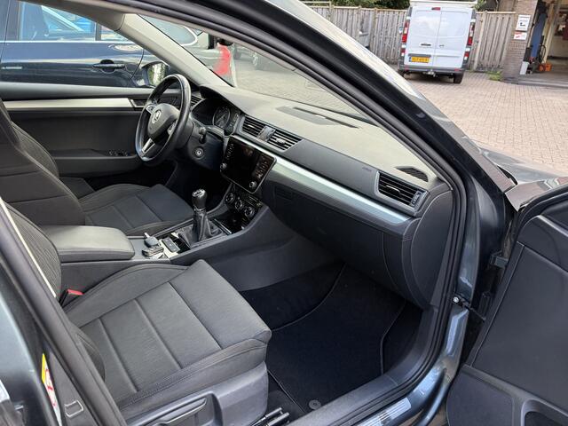 Skoda SUPERB Combi 1.4 TSI Ambition TREKHAAK NAVI CARPLAY CLIMA