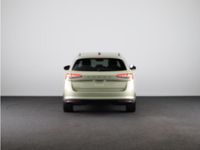 Skoda SUPERB Combi 1.5 TSI MHEV First Edition 150pk | Panoramadak | Leder | Light & View | Verlengde garantie | 19 inch Lichtmetalen velgen
