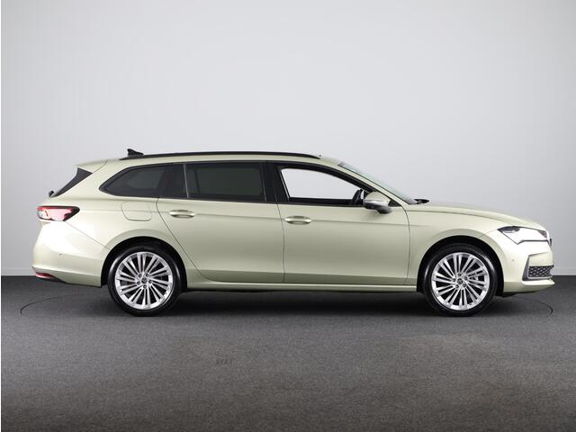 Skoda SUPERB Combi 1.5 TSI MHEV First Edition 150pk | Panoramadak | Leder | Light & View | Verlengde garantie | 19 inch Lichtmetalen velgen