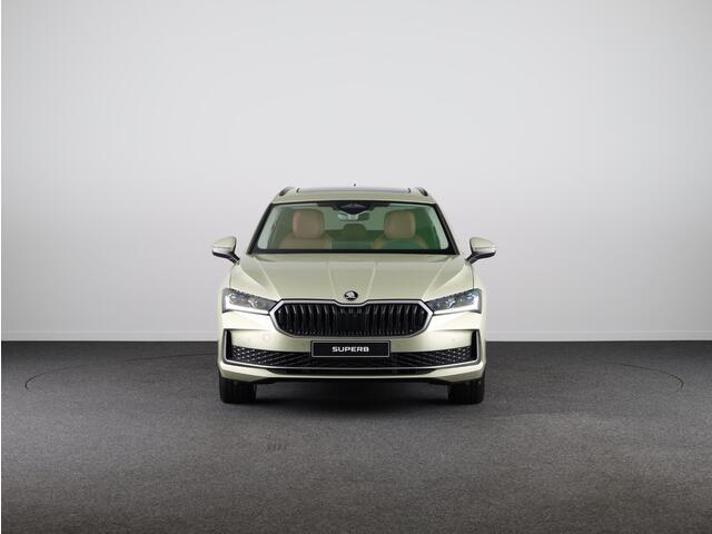 Skoda SUPERB Combi 1.5 TSI MHEV First Edition 150pk | Panoramadak | Leder | Light & View | Verlengde garantie | 19 inch Lichtmetalen velgen