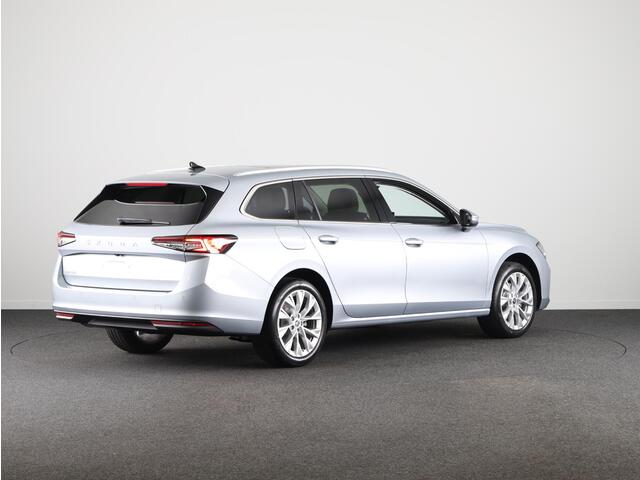 Skoda SUPERB Combi 1.5 TSI MHEV First Edition 150 pk | Trekhaak wegklapbaar | Panoramadak | Verlengde garantie | Navigatie | Achteruitrijcamera | Verwarmbare voorstoelen