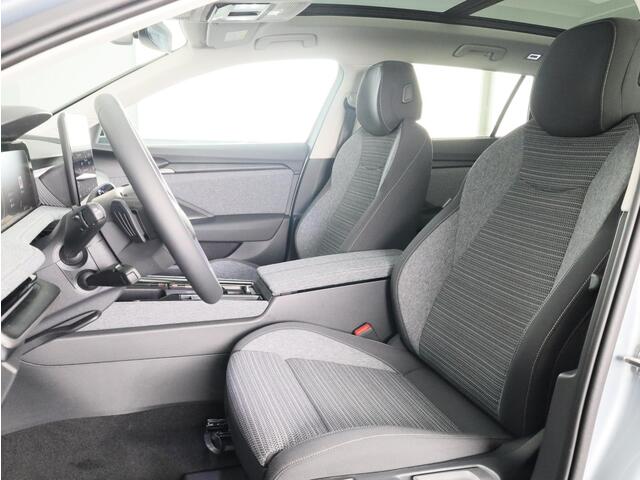 Skoda SUPERB Combi 1.5 TSI MHEV First Edition 150 pk | Trekhaak wegklapbaar | Panoramadak | Verlengde garantie | Navigatie | Achteruitrijcamera | Verwarmbare voorstoelen