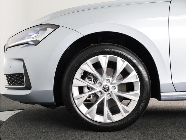Skoda SUPERB Combi 1.5 TSI MHEV First Edition 150 pk | Trekhaak wegklapbaar | Panoramadak | Verlengde garantie | Navigatie | Achteruitrijcamera | Verwarmbare voorstoelen