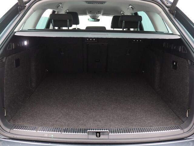 Skoda SUPERB Combi 1.4 TSI iV Business Edition Plus SOH 88%, Trekhaak, Memorystoel, 18" LMV, Keyless, Adaptive Cruise Control, Achteruitrijcamera