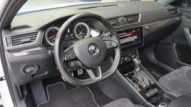 Skoda SUPERB Combi 1.8 TSI 180pk Sportline Business dsg Pano Elek.trekhaak Keyless Canton Stoelverw *NL auto* Maxton DAB 19 inch LM Cruise Standkachel *198201km*