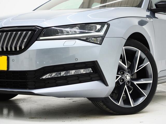 Skoda SUPERB Combi 1.4 TSI iV Sportline | Leder/Alcantara | Trekhaak | Carbon | 360 | Memory | Keyless | Adaptive Cruise