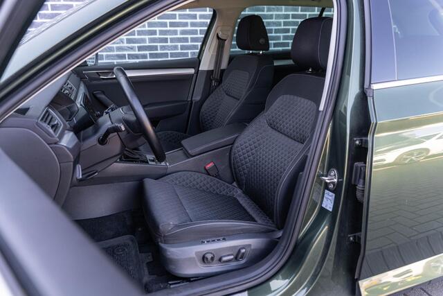Skoda SUPERB Combi 1.5 TSI DSG Business Edition | Trekhaak | Parkeersensoren | Privacy Glas | Stoelverwarming | Keyless Entry | LED Koplampen | Climate Control | Cruise Control | Lichtmetalen Velgen 17 inch | Navigatie Amundsen | Apple Carplay | Android Auto
