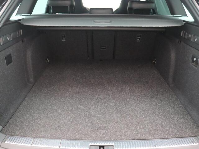 Skoda SUPERB Combi 1.4 TSI iV Sportline Business 218PK DSG Panoramadak, Trekhaak, Matrix LED-Verlichting, Side Assist, Keyless, Memorystoel, 360gr. Camera, 19" LM Velgen