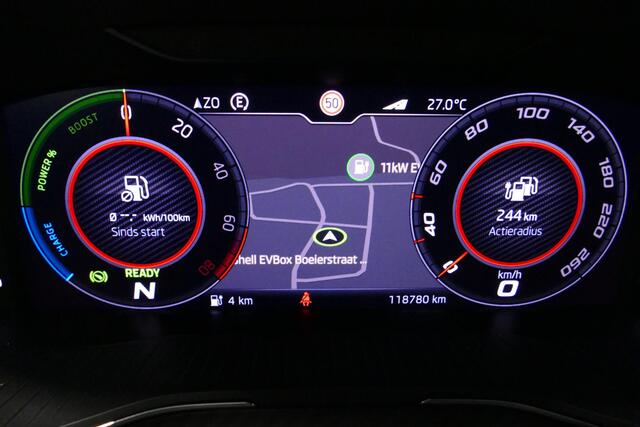 Skoda SUPERB Combi 1.4 TSI iV Sportline Business / Panoramadak / Elektr. verstelbare stoelen + memory / Elektr. wegklapbare trekhaak / Stoelverwarming / Ambienteverlichting / Apple Carplay - Android Auto / Achteruitrijcamera / Stuuwielverwarming / PDC / 19'' LMV / Nav