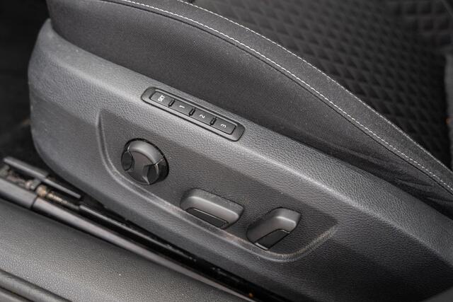 Skoda SUPERB Combi 1.5 TSI Business Edition | Trekhaak | Panoramadak | Cruise Control Adaptief | Stoelverwarming | Keyless Entry | LED Koplampen | Navigatie | Apple Carplay | Android Auto