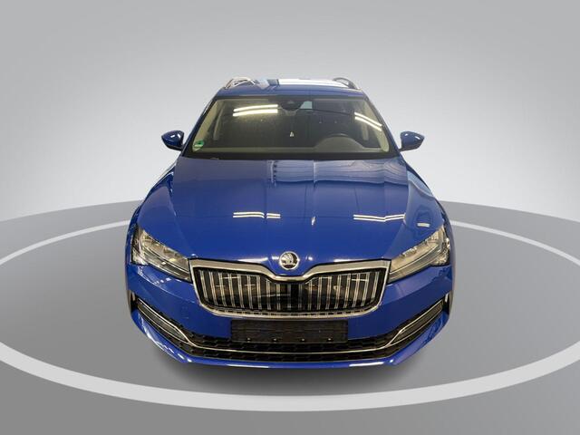 Skoda SUPERB Combi 1.4 TSI 218pk DSG iV Business Edition · Apple/Android Car Play · Wegklapbare Trekhaak · P-Sensoren · Navigatie · 17'' Inch ·