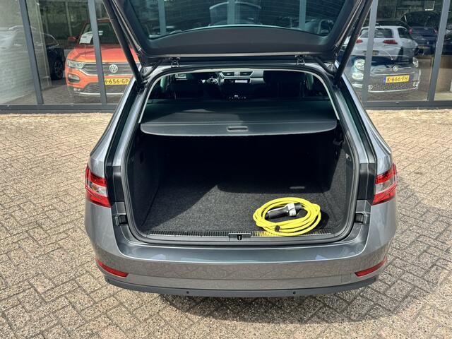 Skoda SUPERB Combi 1.4 TSI iV Business Edition Plus*Navigatie*Panoramadak*Stoelverwarming*