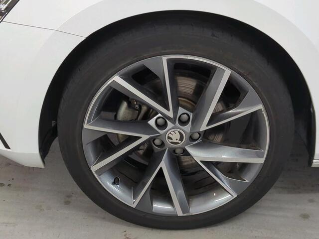 Skoda SUPERB Combi 1.4 TSI iV Sportline Business Panoramadak / wegklapbare trekhaak / 360 camera / HAL