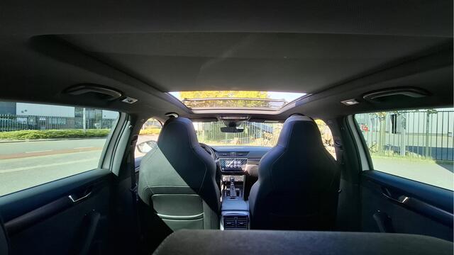 Skoda SUPERB Combi 1.4 TSI iV Sportline Business Panoramadak / wegklapbare trekhaak / 360 camera / HAL