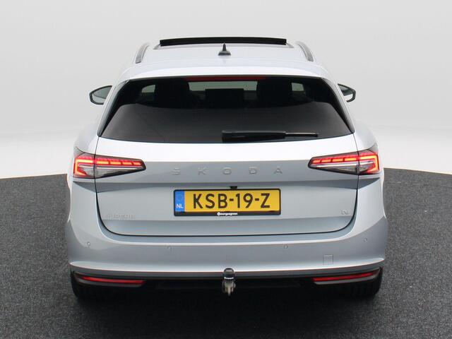 Skoda SUPERB Combi 1.5 TSi 204 Pk PHEV Edition | Panoramadak | Stoelverwarming | Camera | Trekhaak | Adaptive Cruise | 17 Inch | 23.131 Km !!
