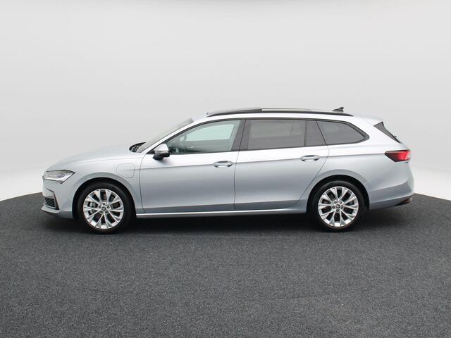 Skoda SUPERB Combi 1.5 TSi 204 Pk PHEV Edition | Panoramadak | Stoelverwarming | Camera | Trekhaak | Adaptive Cruise | 17 Inch | 23.131 Km !!