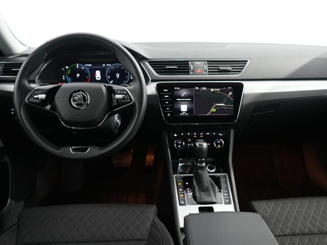 Skoda SUPERB Combi 1.4 TSI iV Business Edition Plus | Zwenkhaak | Carplay | SOH 94.4% | Cruise | Winterpakket |