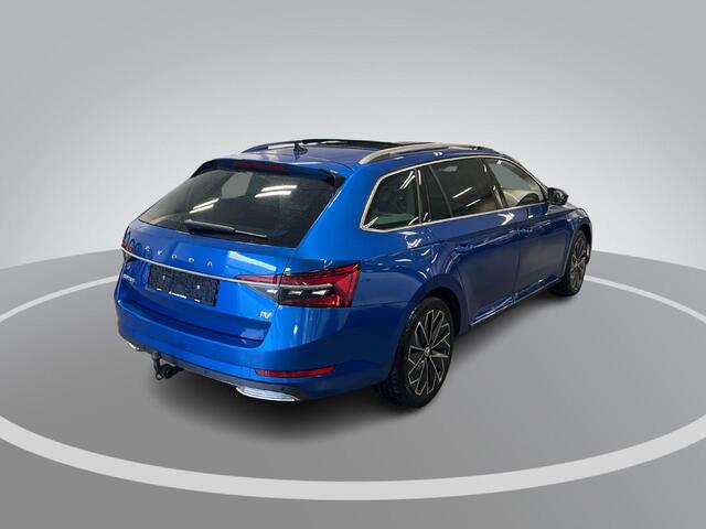 Skoda SUPERB Combi 1.4 TSI iV 218pk DSG Laurin & Klement · Panoramadak · 360 Camera · Inklap. Trekhaak · Elek. Stoelen + Geheugen · Matrix LED ·