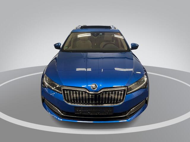 Skoda SUPERB Combi 1.4 TSI iV 218pk DSG Laurin & Klement · Panoramadak · 360 Camera · Inklap. Trekhaak · Elek. Stoelen + Geheugen · Matrix LED ·