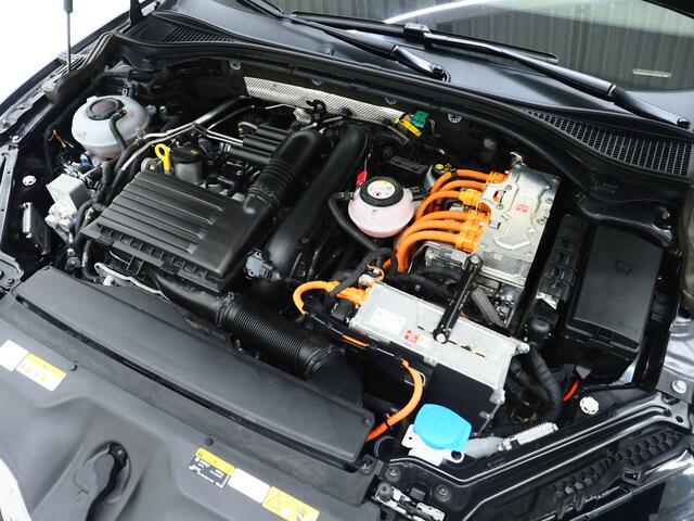 Skoda SUPERB Combi 1.4 TSI iV Laurin & Klement | Leder | Trekhaak | Stoelventilatie | Massage | Canton | Keyless | Memory | Carplay