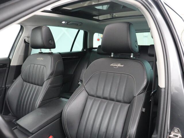 Skoda SUPERB Combi 1.4 TSI iV Sportline Business | SOH 94,3% | Laurin & Klement | Panoramadak | Stuur/stoel verwarming | Adaptive cruise | Canton sound | Carplay | Sfeerverlichting | Camera | Park assist | Elektrische achterklep