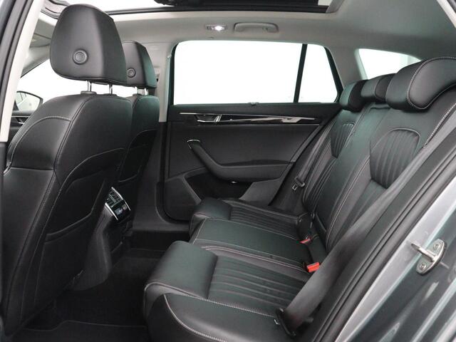 Skoda SUPERB Combi 1.4 TSI iV Sportline Business | SOH 94,3% | Laurin & Klement | Panoramadak | Stuur/stoel verwarming | Adaptive cruise | Canton sound | Carplay | Sfeerverlichting | Camera | Park assist | Elektrische achterklep