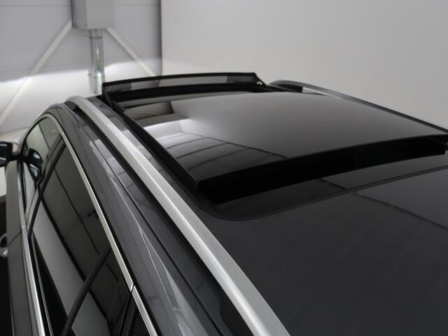 Skoda SUPERB Combi 1.4 TSI iV Sportline Business | SOH 94,3% | Laurin & Klement | Panoramadak | Stuur/stoel verwarming | Adaptive cruise | Canton sound | Carplay | Sfeerverlichting | Camera | Park assist | Elektrische achterklep