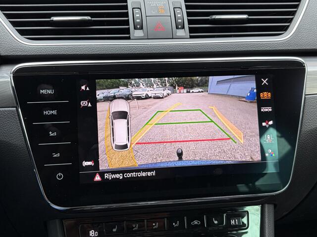 Skoda SUPERB Combi 1.4 TSI iV Business Edition Plus / EAER 61 km / 99% SOH Accu / Dealer Onderhouden / 1.600 kg elektrische trekhaak / Virtual Cockpit / Leder / Navigatie / Parkeerassistent / Stoel- en achterbankverwarming / Adaptieve CC / Apple Carplay Android / 17" LM wielen /