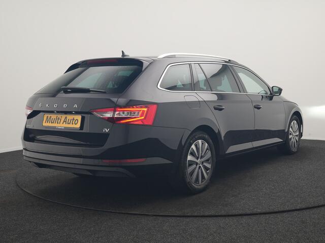 Skoda SUPERB Combi 1.4 TSI iV Business Edition PHEV 218pk Dealer O.H. | Adaptive Cruise | Camera | Stoelen Verwarmd | Apple Carplay | Navigatie | Crystal LED | DAB | Plug In Hybrid |