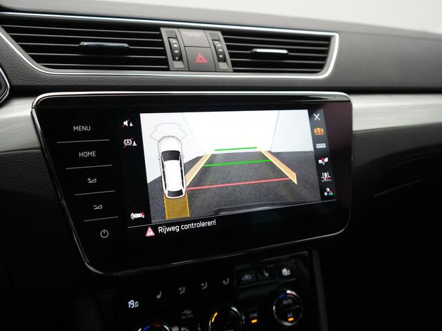 Skoda SUPERB Combi 1.4 TSI iV Business Edition PHEV 218pk Dealer O.H. | Adaptive Cruise | Camera | Stoelen Verwarmd | Apple Carplay | Navigatie | Crystal LED | DAB | Plug In Hybrid |