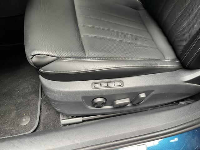 Skoda SUPERB Combi 1.4 TSI iV Laurin & Klement / AUTOMAAT/ PANO/ TREKHAAK/ DIGITAL DASH/ MEMORY SEAT/ LEDER/ CRUISE/ SMARTLINK/ 360 CAMERA/ NAVI/ CLIMA/ STOELVERWARM- EN VERKOELING