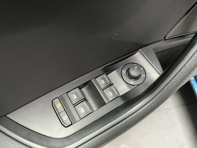 Skoda SUPERB Combi 1.4 TSI iV Laurin & Klement / AUTOMAAT/ PANO/ TREKHAAK/ DIGITAL DASH/ MEMORY SEAT/ LEDER/ CRUISE/ SMARTLINK/ 360 CAMERA/ NAVI/ CLIMA/ STOELVERWARM- EN VERKOELING