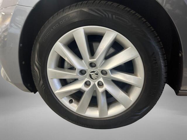 Skoda SUPERB Combi 1.4 TSI iV 218pk DSG Business Edition Plus · Camera · Inklap. Trekhaak · Stoelverwarming · Keyless · ACC · Apple/Android Car Play · Garantie t/m 17-06-2028 of 100.000km