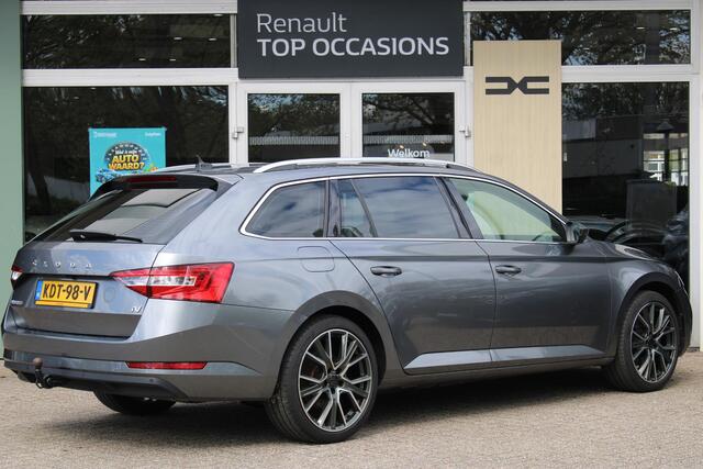 Skoda SUPERB Combi 1.4 TSI iV Business Edition Plus Plug-in Hybrid | Trekhaak | Adaptieve Cruise | Achteruitrijcamera