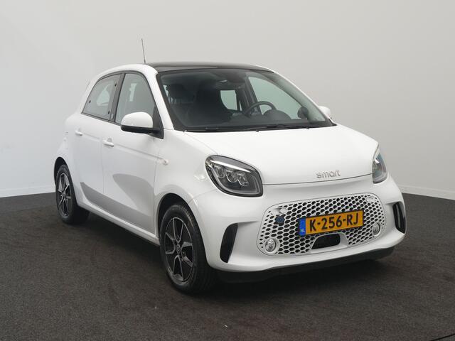 Smart EQ FORFOUR Comfort PLUS 18 kWh - RIJKLAARPRIJS - NAP LAGE KILOMETERSTAND - Camera - Panoramadak - Lederen bekleding - Stoelverwarming