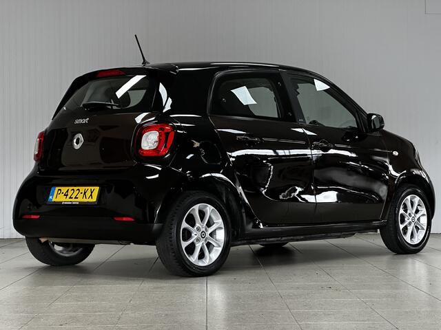 Smart FORFOUR 1.0 Passion/ 15'' LMV/ Clima/ Cruise/ Elek. Ramen/ Isofix/ Bluetooth/ Multi. LEDER. Stuur/ LED Dagrijverl.