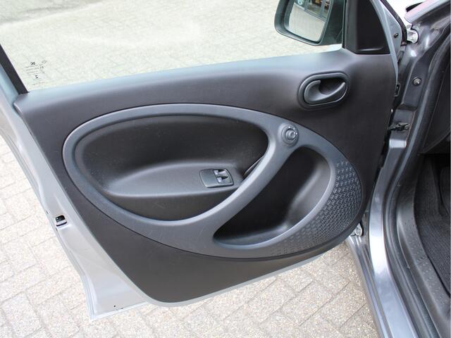 Smart FORFOUR 1.0 Business Solution /Climate/Cruise control/15'LM/Bluetooth/LED/ISOFIX/CV/NAP! 2e eig!