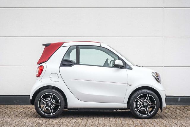 Smart FORTWO cabrio EQ Comfort 18 kWh Winterpakket | Rood dak | Carbon optiek interieur |
