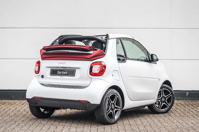 Smart FORTWO cabrio EQ Comfort 18 kWh Winterpakket | Rood dak | Carbon optiek interieur |